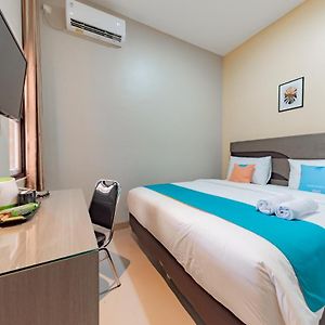 Sans Hotel Berau Square